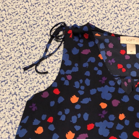 LOFT Blue Patterned Sleeveless Blouse Size: SP - Picture 4 of 5